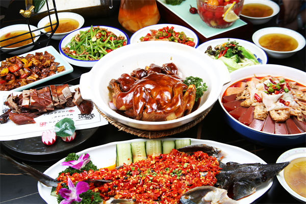 今年擴(kuò)消費(fèi)怎么干？各大企業(yè)如何根據(jù)政策發(fā)力？